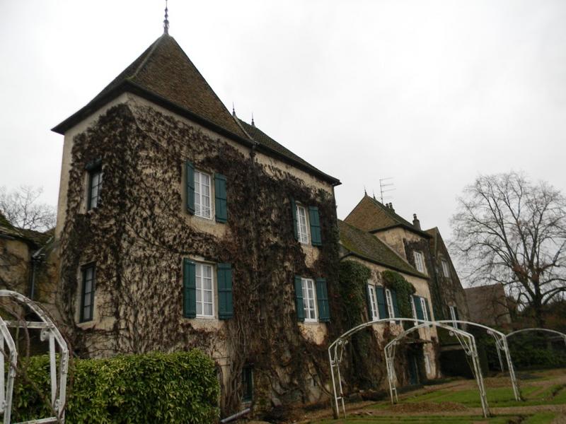Façades nord des bâtiments au nord de la cour.