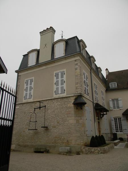 Façade nord du bâtiment au sud de la cour.