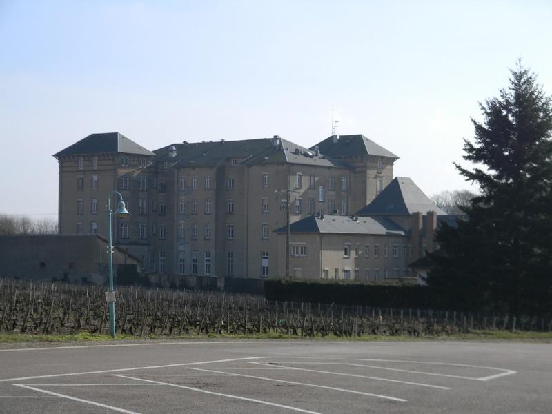Façade nord depuis le casino.