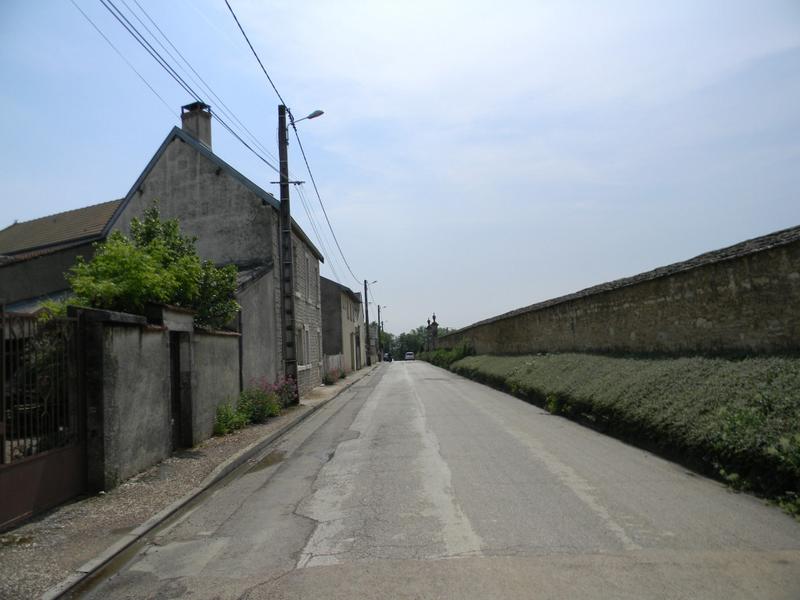 Vue vers le sud depuis la rue de la Fontaine.