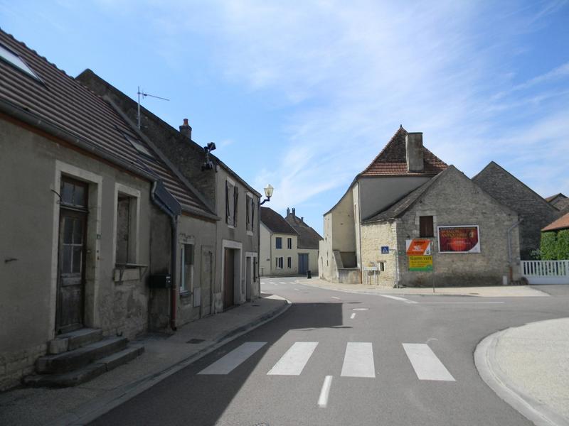 Vue vers le sud de la rue de la Place.