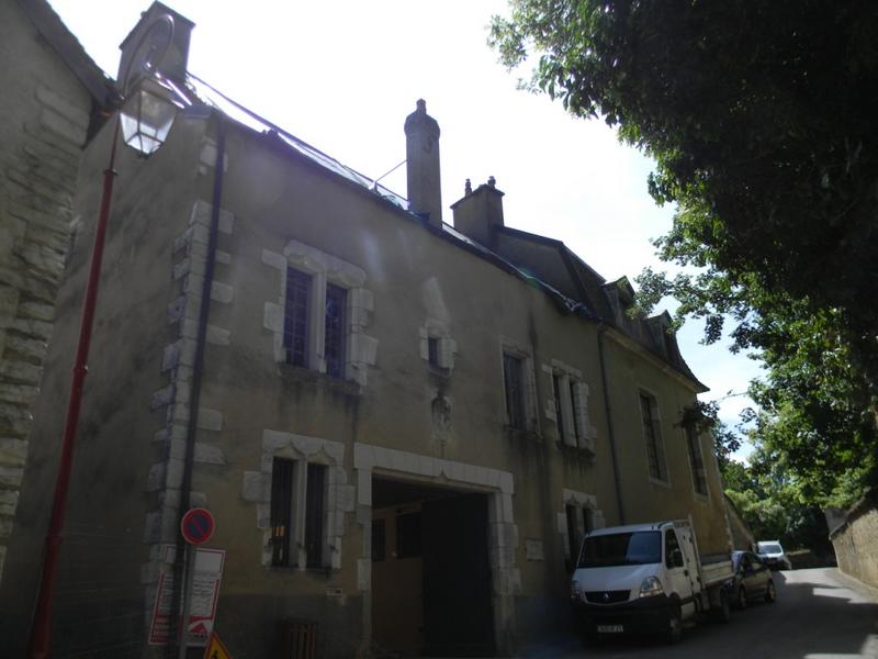 Façade ouest sur rue.