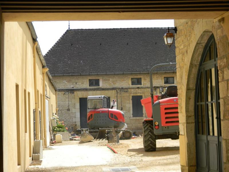 Façade ouest de la cuverie implantée à l'est de la cour.