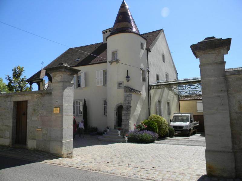 Entrée sur rue.