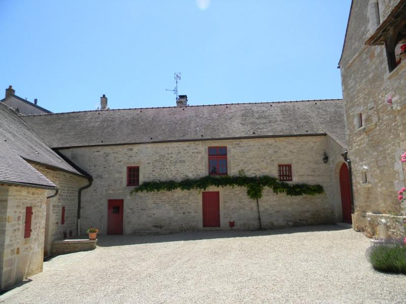 Façade nord du bâtiment au sud de la cour.
