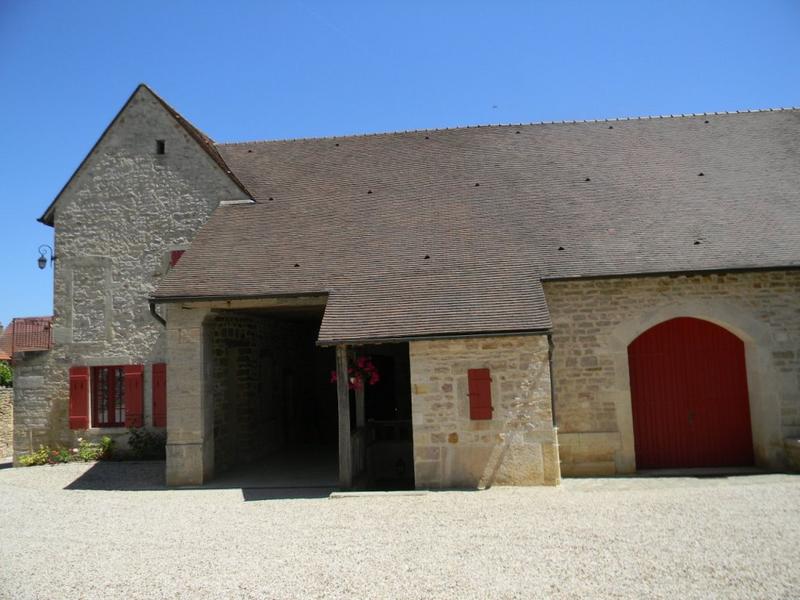 Façade ouest du bâtiment à l'est de la cour.