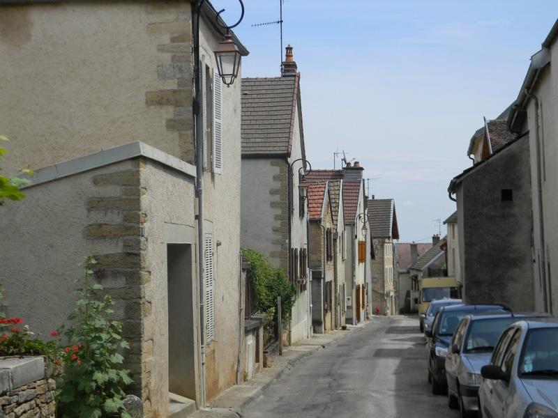 Vue vers l'est de la rue Pasteur.