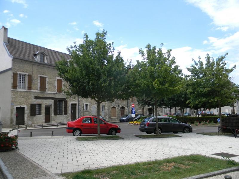 Vue vers le nord-ouest de la place Anne Laprevote.