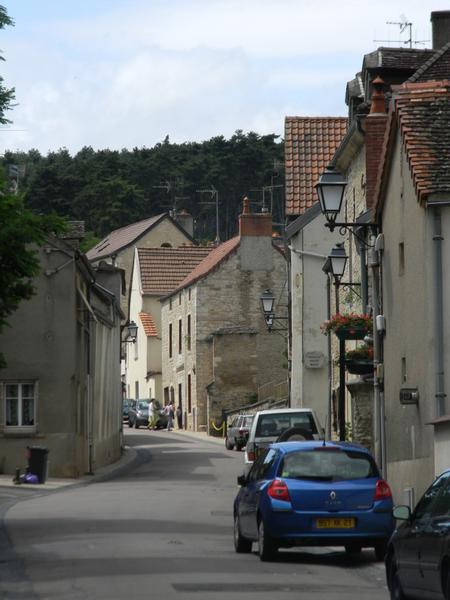 Vue vers l'ouest de la rue Roger Salengro.