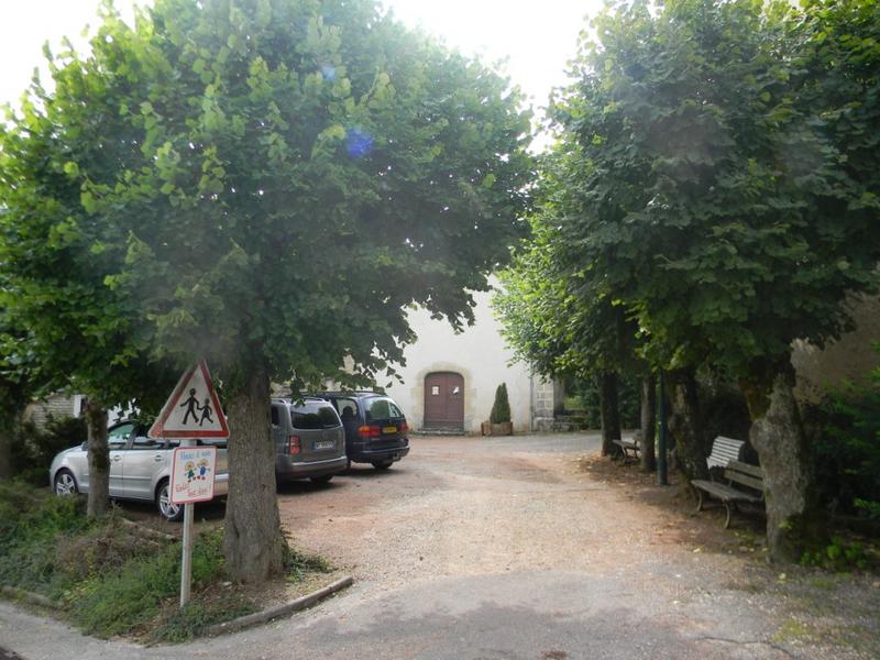Place devant l'église.
