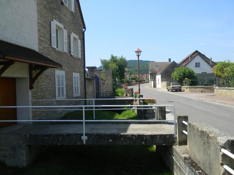Vue vers l'ouest (rue Philibert Caumont).