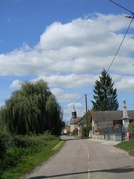 Vue vers l'ouest (entrée est du hameau de La Chapelle, RD 14).