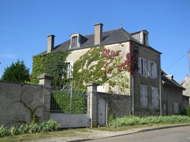 Façade est d'une maison sur la Grande Rue.