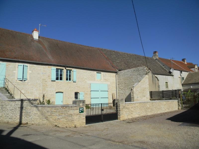 Façade est de la maison 13 rue des Serves.