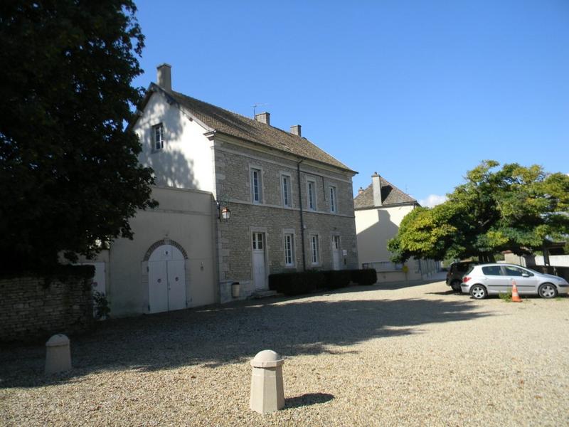 Façade nord de l'école (19 rue du Bourg).