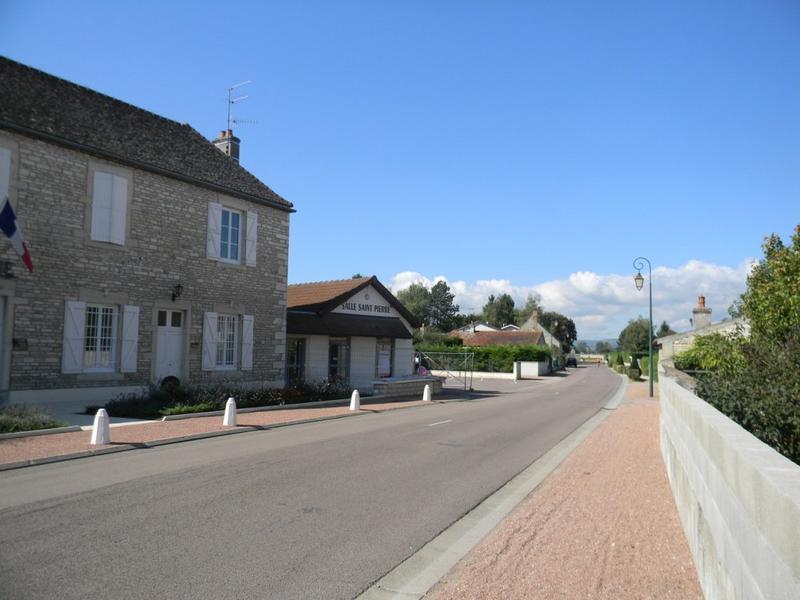 Vue vers l'ouest (rue du Bourg).