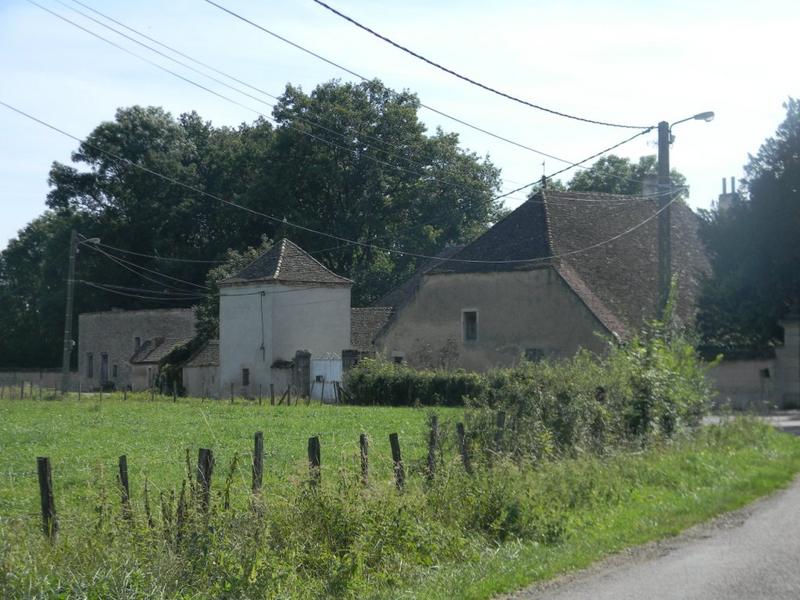 Façades nord des bâtiments au nord de l'ensemble sur cour 28 rue de Charodon.