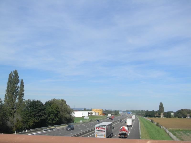 Vue vers le nord depuis le pont sur l'A6 (RD 113D).