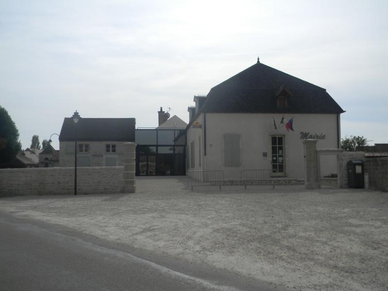 Façade nord de la mairie.