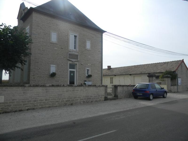 Façade nord de la mairie.
