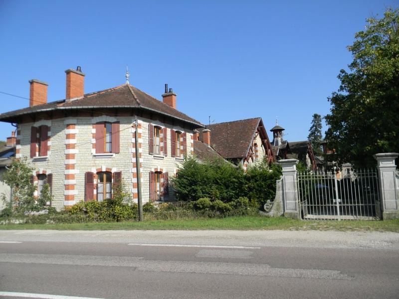 angle sud-ouest de l'aile sud de la cour.