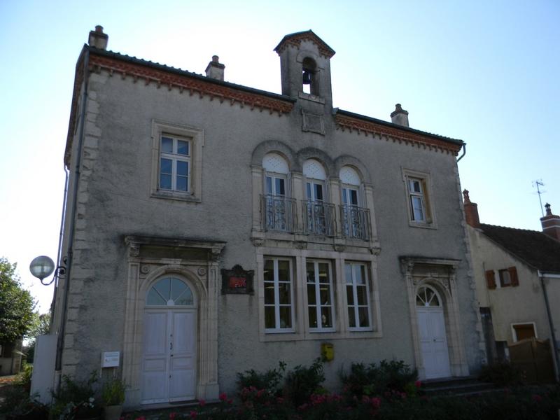 Façade nord de l'école 2 place de l'Eglise.