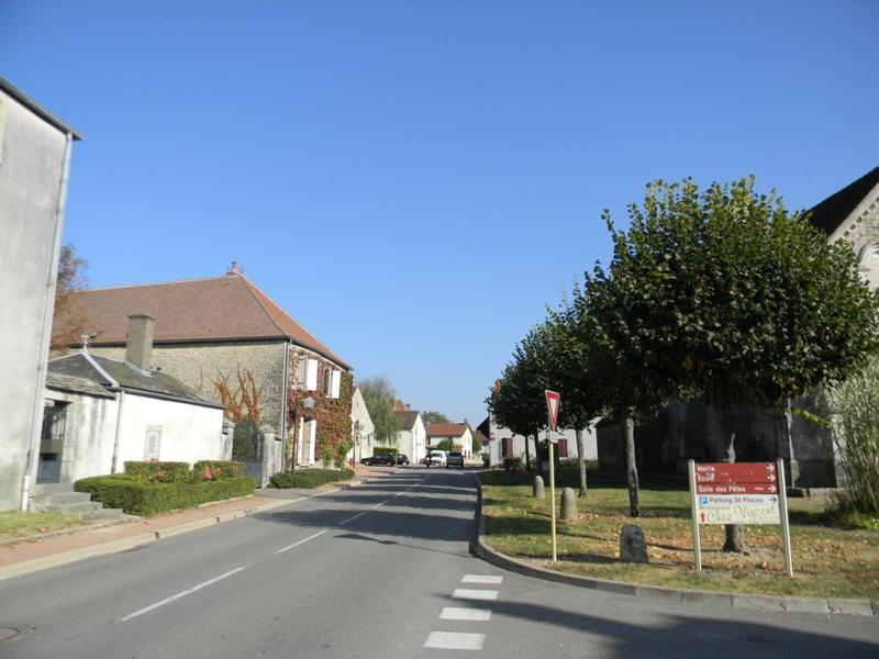 Vue vers l'est (place de l'Eglise).