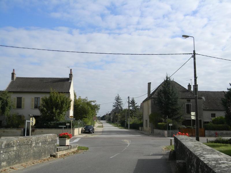 Vue vers l'est (rue du Pont).