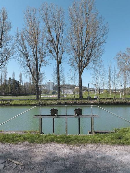 Déversoir du canal dans l'Ouche : vannes.