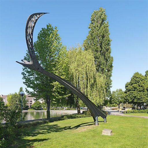 Monument commémoratif dédié à Gustave Eiffel (paysages du canal de Bourgogne)