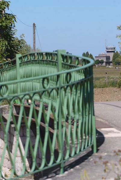 Détail du garde-corps en ferronnerie.