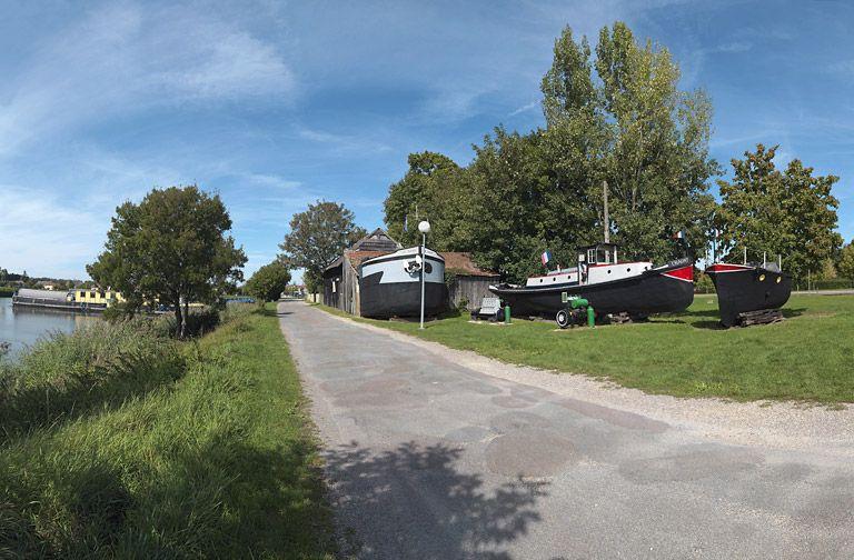 Remise, ensemble de deux hangars de la gare d'eau de Saint-Jean-de-Losne (canal de Bourgogne)