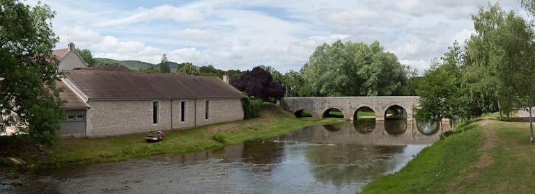 Vue du pont ancien sur l'Ouche.