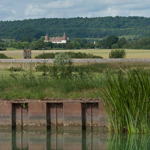 Vue du château de Chailly depuis le site d'écluse 08 du versant Yonne.