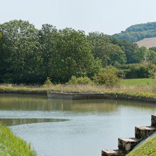 Barge sur le canal.