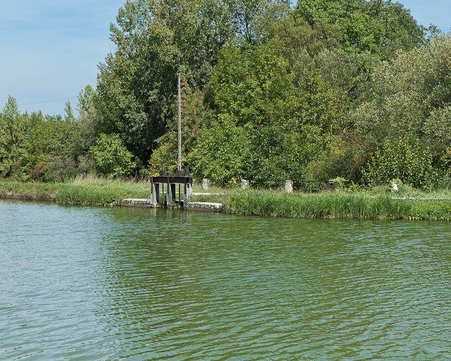 Vue du déversoir sur la rive droite