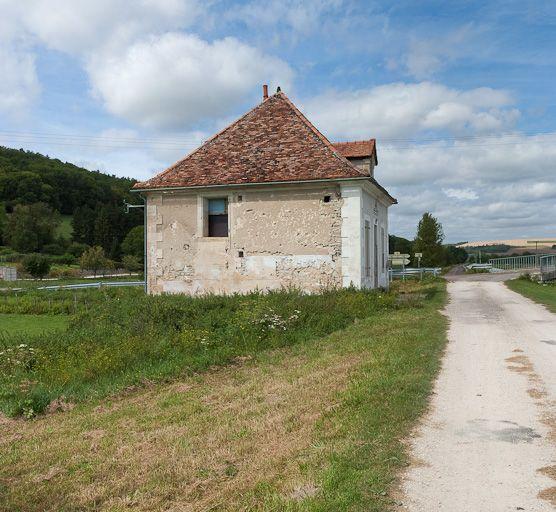 Vue de la façade latérale de la maison éclusière.