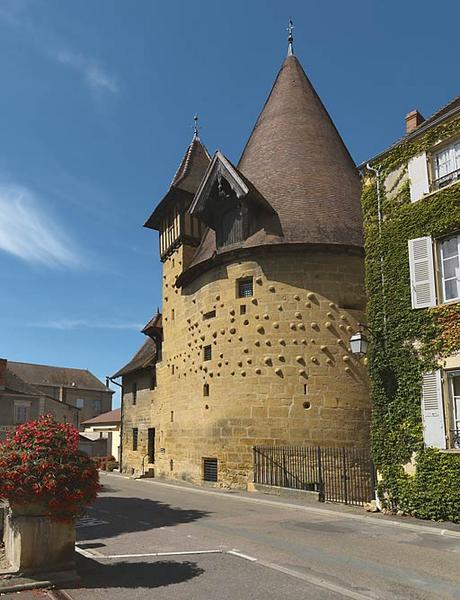 Édifice fortifié dit Tour du Moulin ; aujourd'hui musée de la Tour du Moulin