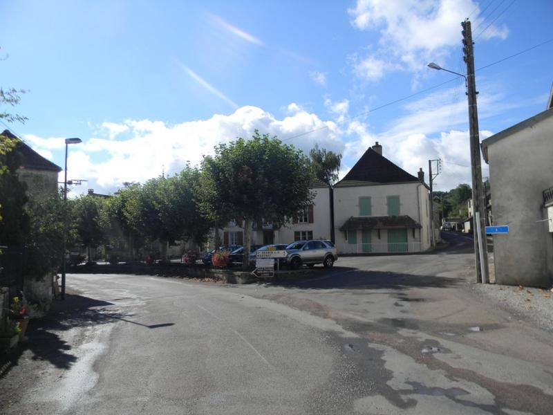Vue vers le sud-est (rue des Bayards, place des Platanes).