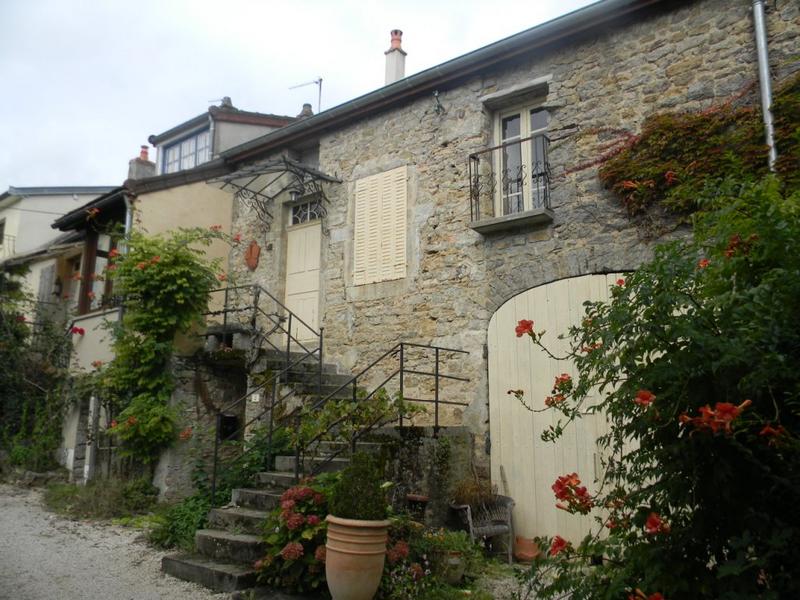Façade sud d'une maison chemin des Prieurs.