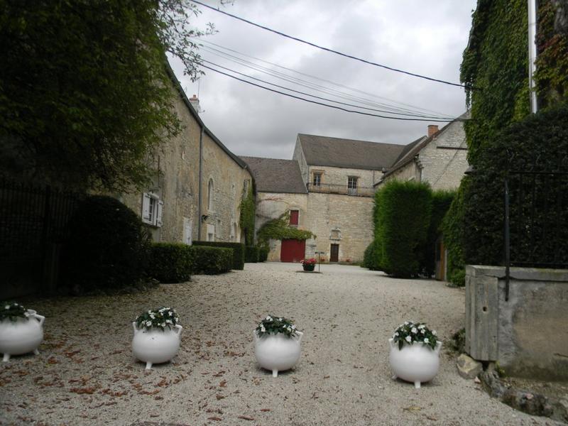 Vue des communs au nord.