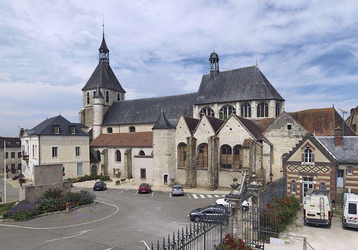 Eglise de Brienon-sur-Armançon, vue d'ensemble.