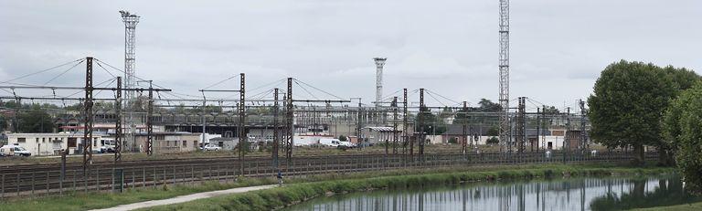 Site SNCF de Migennes, rive gauche du canal, en amont du site d'écluse 114-115 du versant Yonne.