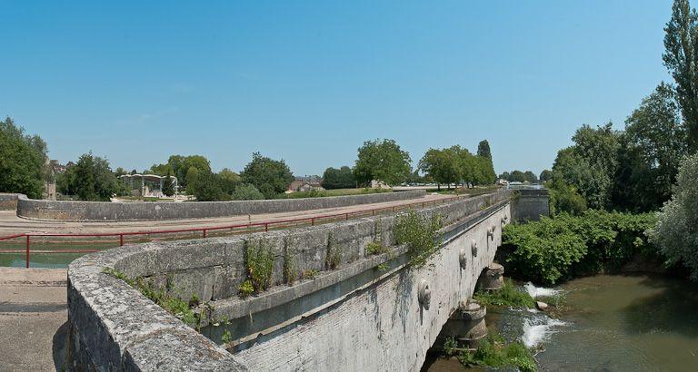 Vue du pont-canal.