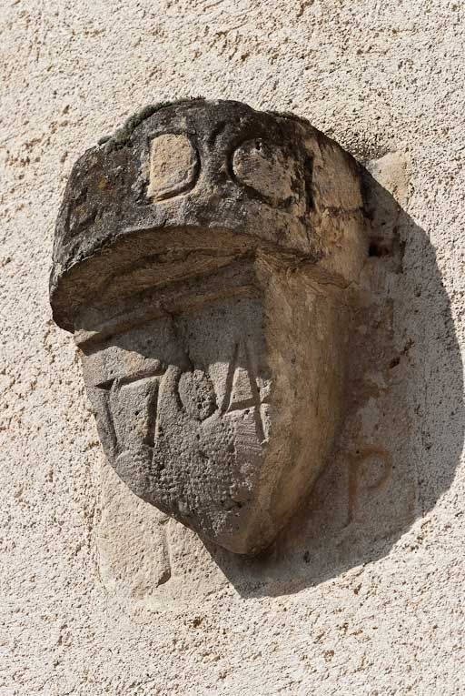 Console extérieure sur le mur de la sacristie.