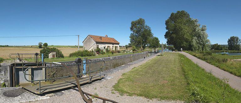 Vue d'ensemble du site d'écluse, pris de l'aval.