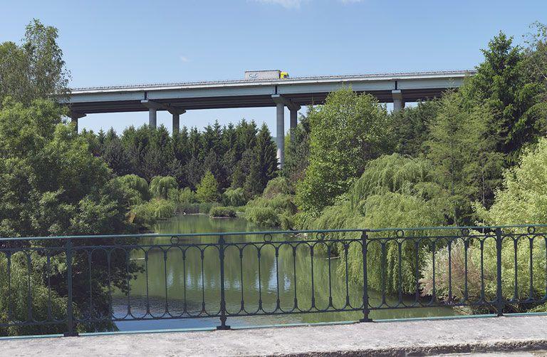 Le viaduc surplombant l'ancienne gare d'eau des houillères d'Epinac.