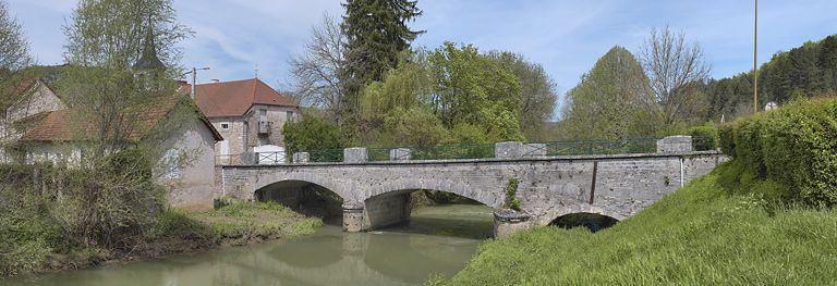 Pont en pierre sur l'Ouche.