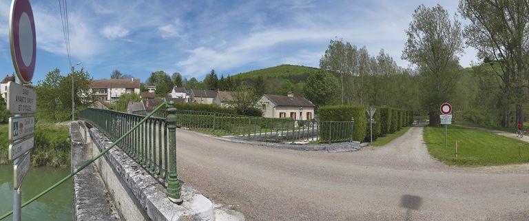 Pont vu d'aval.