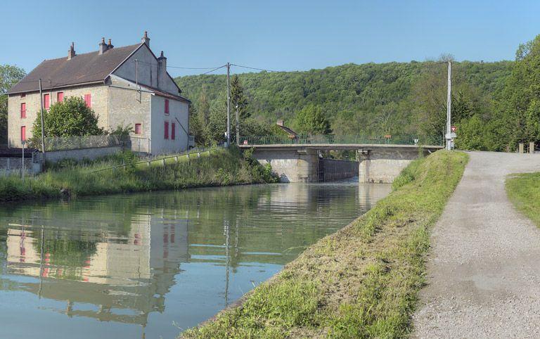 Le pont vu d'aval.